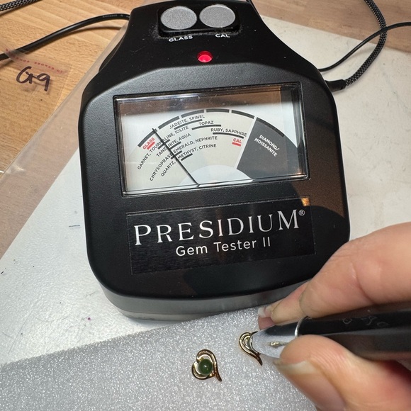 Gold Heart Jade stud Earrings - Picture 9 of 9